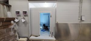 Очередной монтаж холодильной камеры